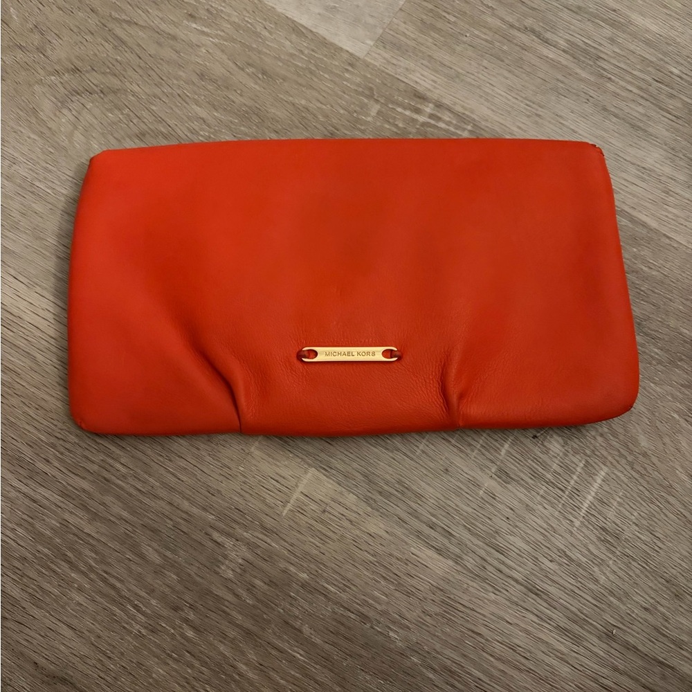 RARE! MICHAEL Michael Kors Orange Clutch with Gold Chain - Picture 4 of 10
